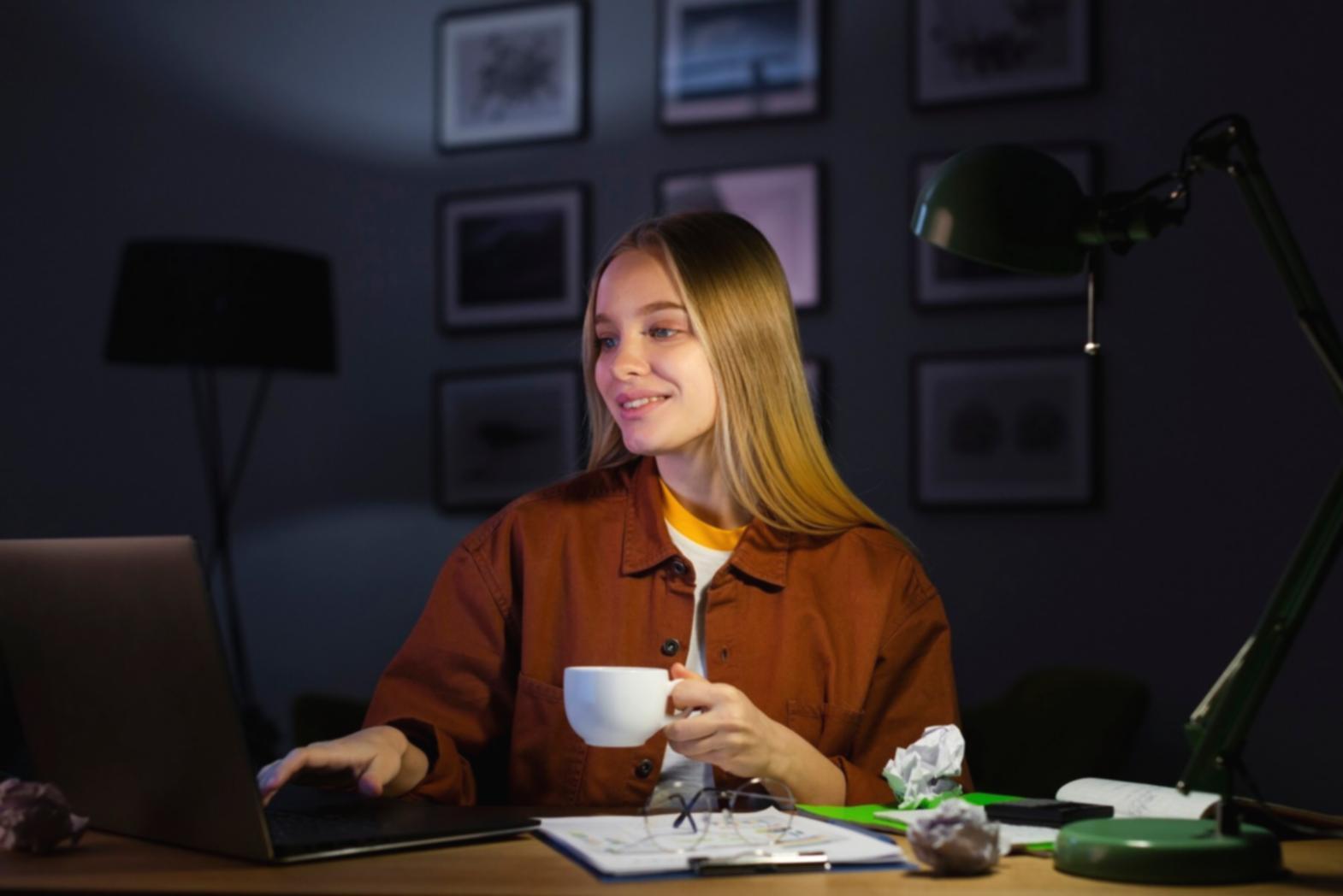 Intensive Gruppenarbeit während des Finanzlernprogramms